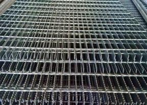 Keunggulan Steel Grating untuk Area Berminyak dan Licin