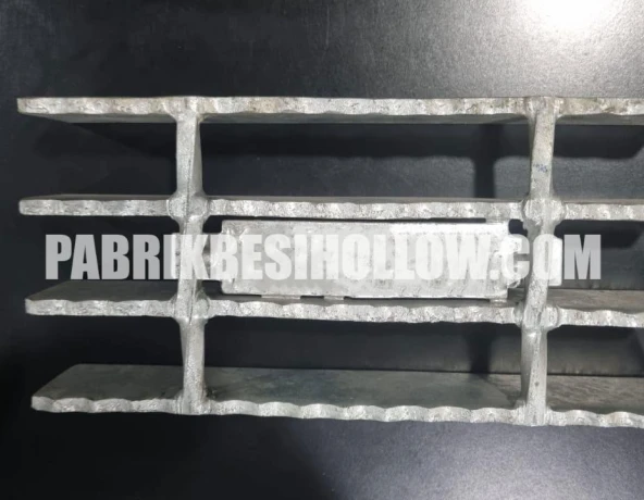 Steel Grating Serrated Steel Grating 2 pabrik_steel_grating_serrated_2